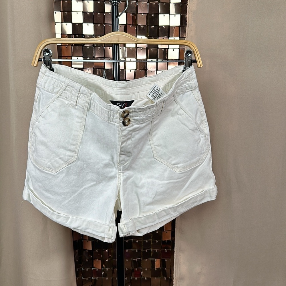 DH3 Cream Mia Shorts w Large Pockets Size 6